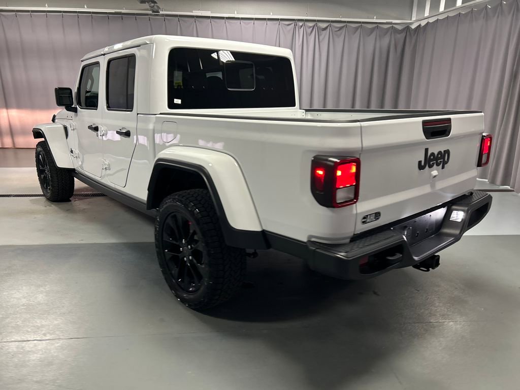 Used 2024 Jeep Gladiator Sport AWD/4WD image 5