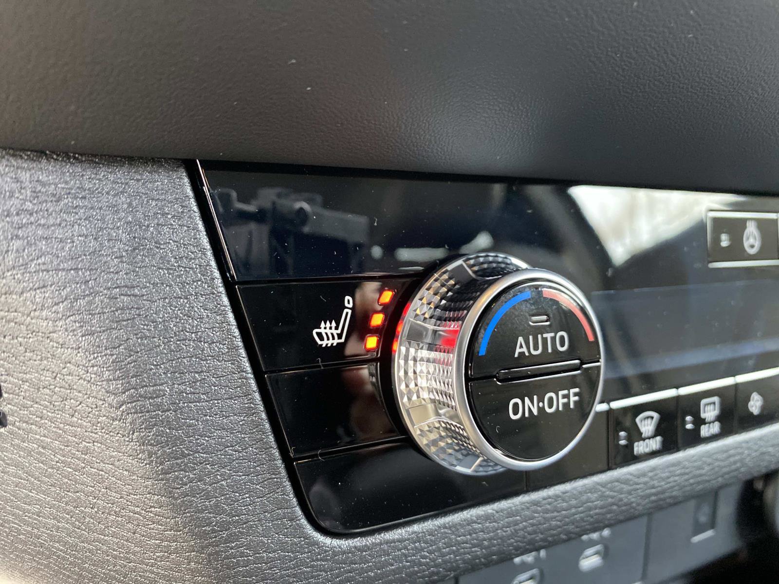 New 2026 Mitsubishi Outlander SE image 16