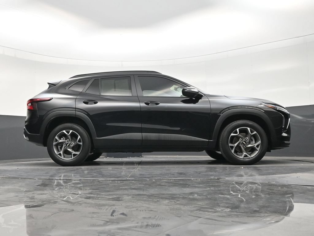 Used 2025 Chevrolet Trax LT w/ Driver Confidence Package FWD image 25