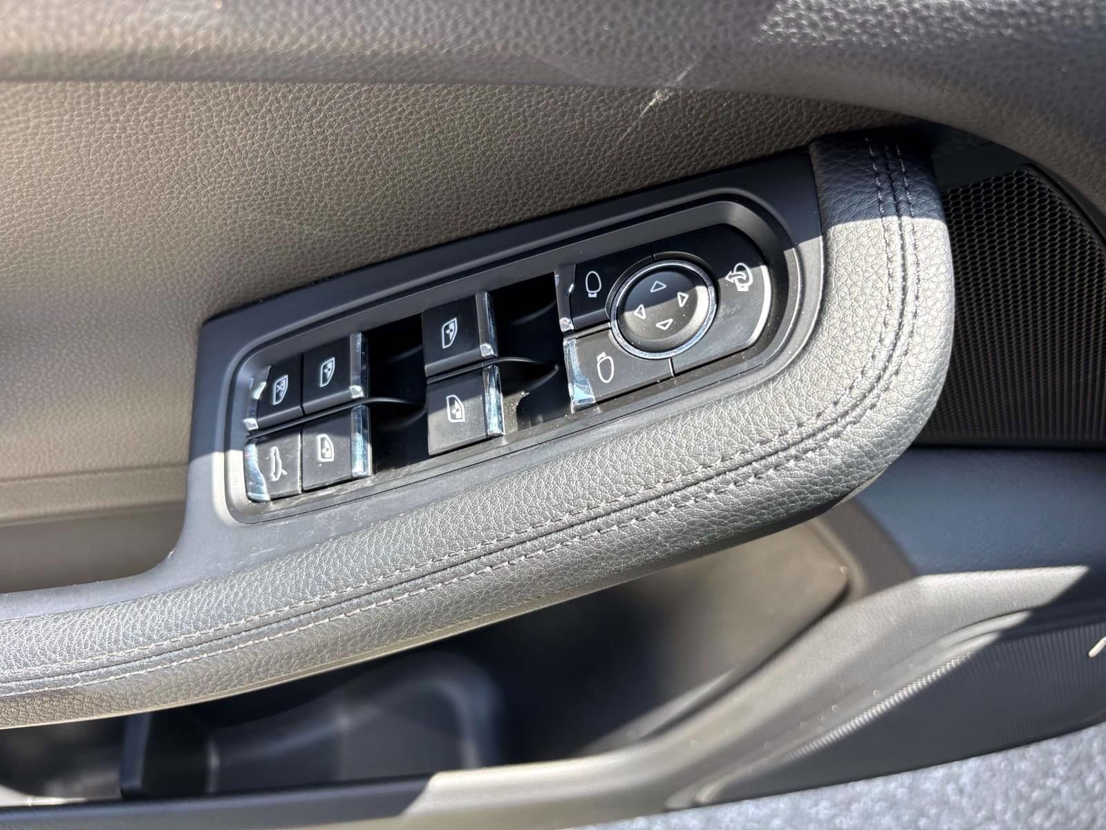 Used 2026 Porsche Macan AWD/4WD image 24