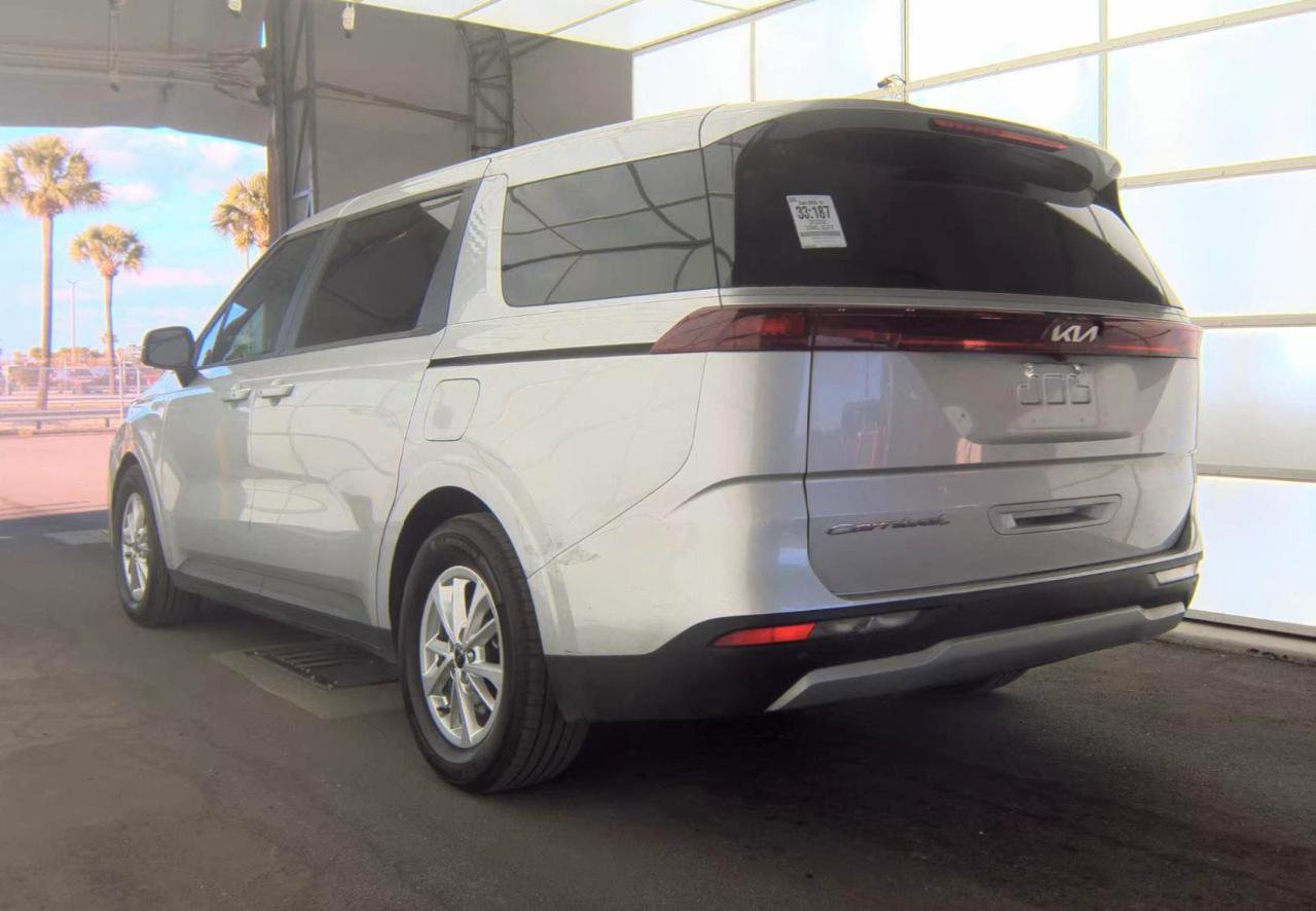 Used 2022 Kia Carnival LX image 7