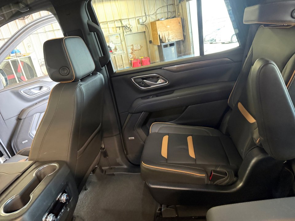 Used 2024 GMC Yukon AT4 w/ Technology Package AWD/4WD image 32