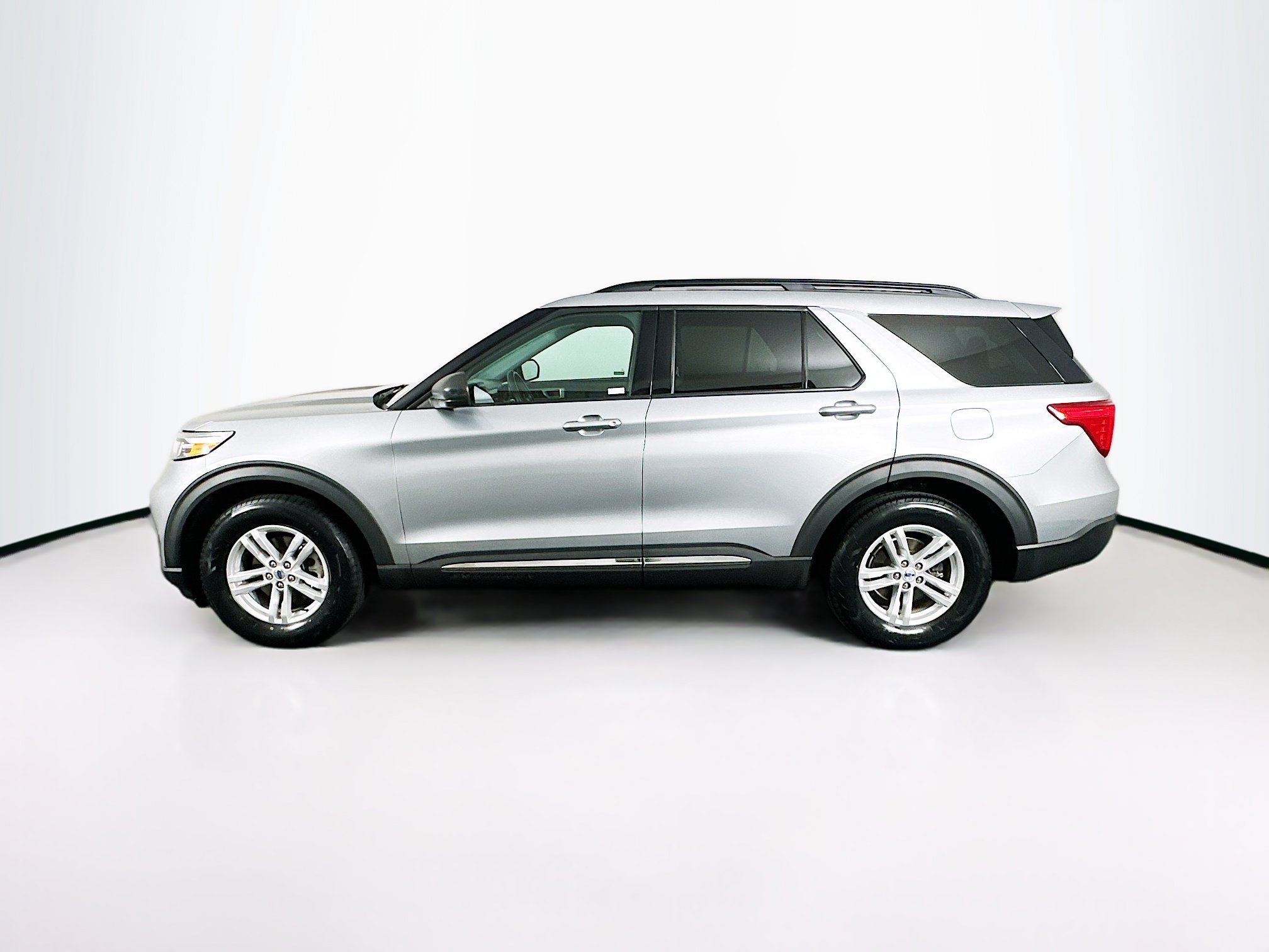 Used 2022 Ford Explorer XLT RWD image 4