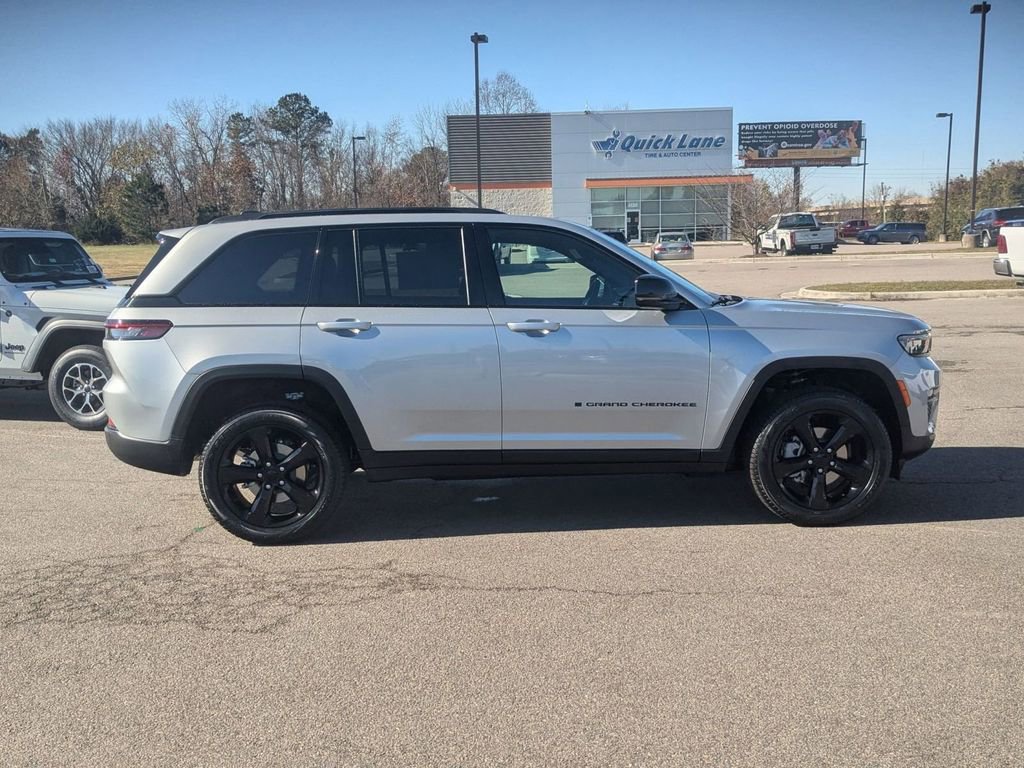 New 2025 Jeep Grand Cherokee Limited w/ Black Appearance Package image 6