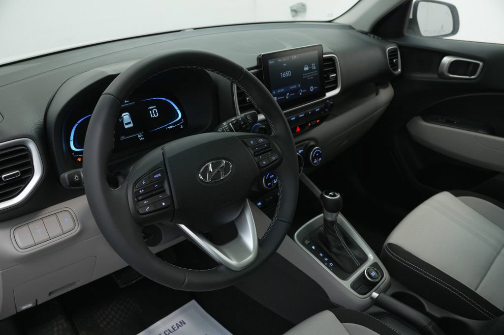 New 2025 Hyundai Venue SEL image 22