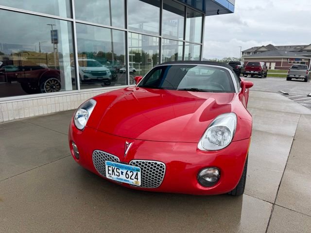 Used 2006 Pontiac Solstice Convertible w/ Premium Package RWD image 2
