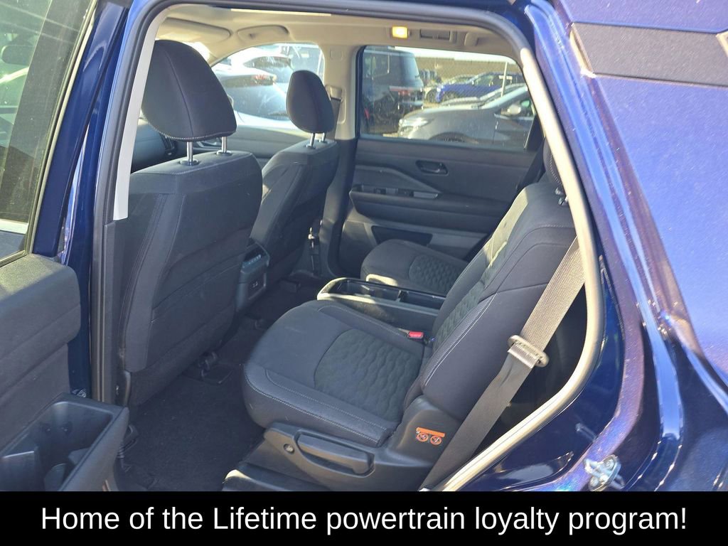 Used 2025 Nissan Pathfinder SV w/ SV Premium Package image 5