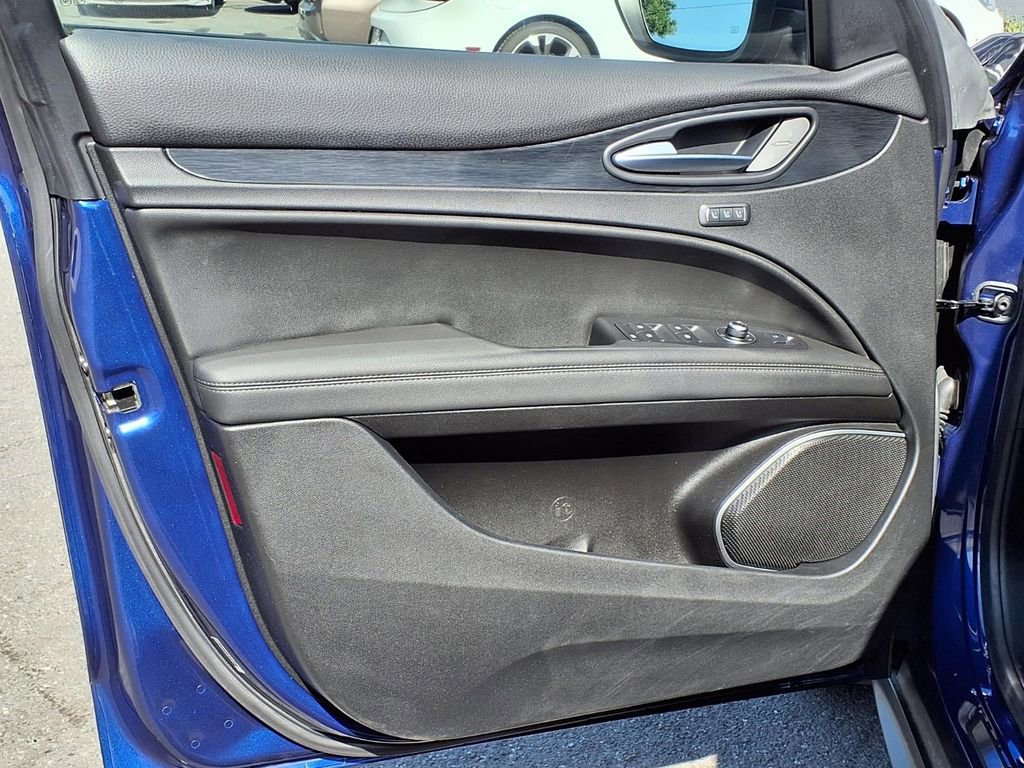 Used 2023 Alfa Romeo Stelvio Sprint RWD image 29