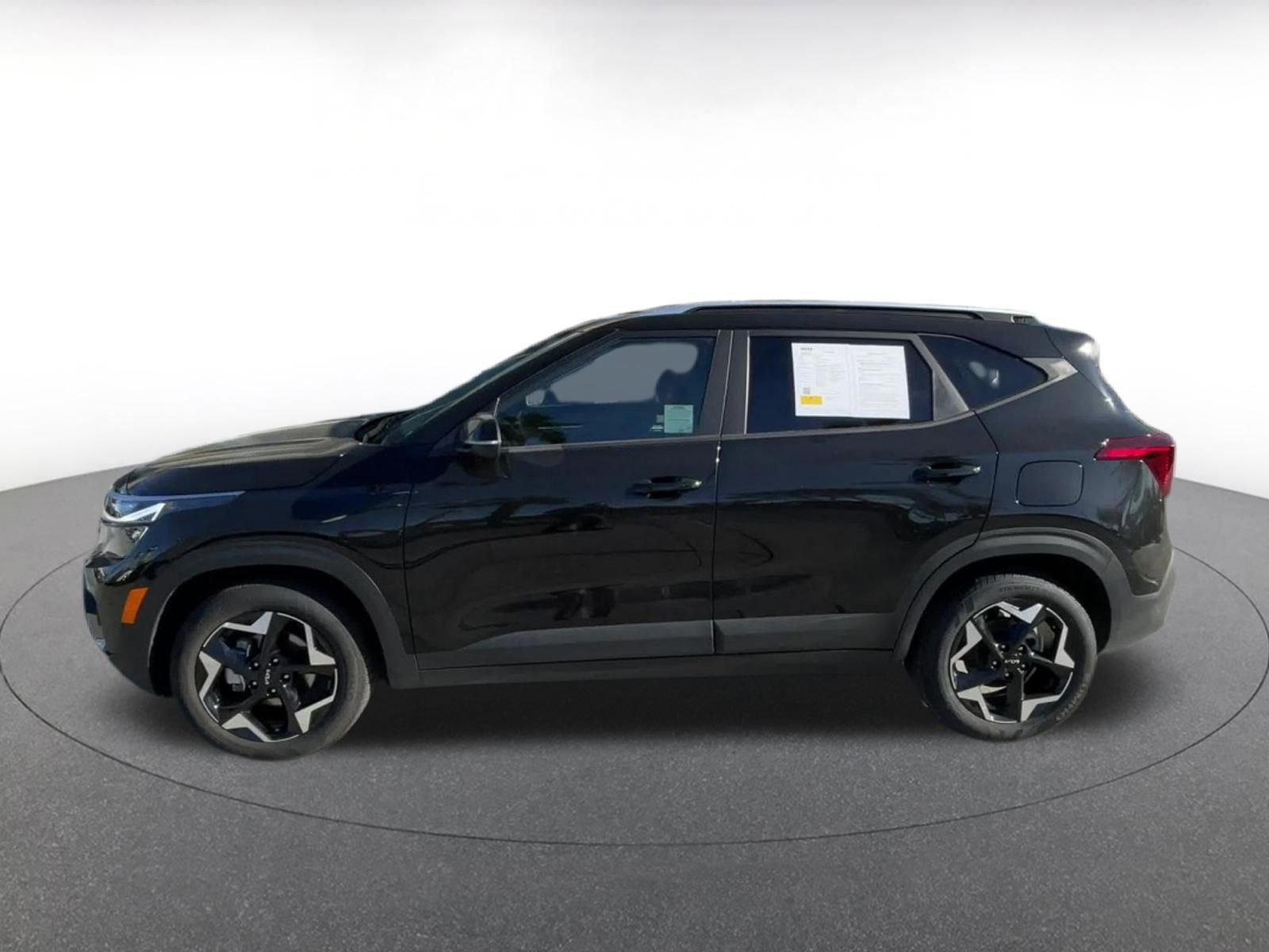 Used 2025 Kia Seltos S image 9