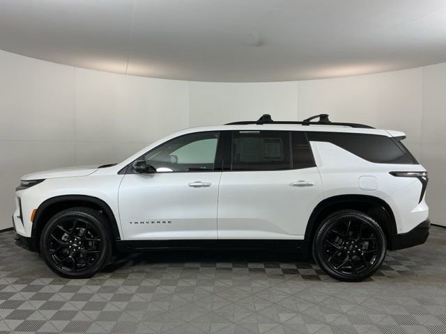 Used 2025 Chevrolet Traverse RS image 8