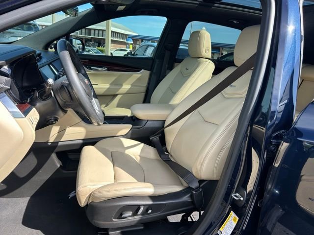 Used 2017 Cadillac XT5 Luxury w/ Driver Awareness Package FWD image 14