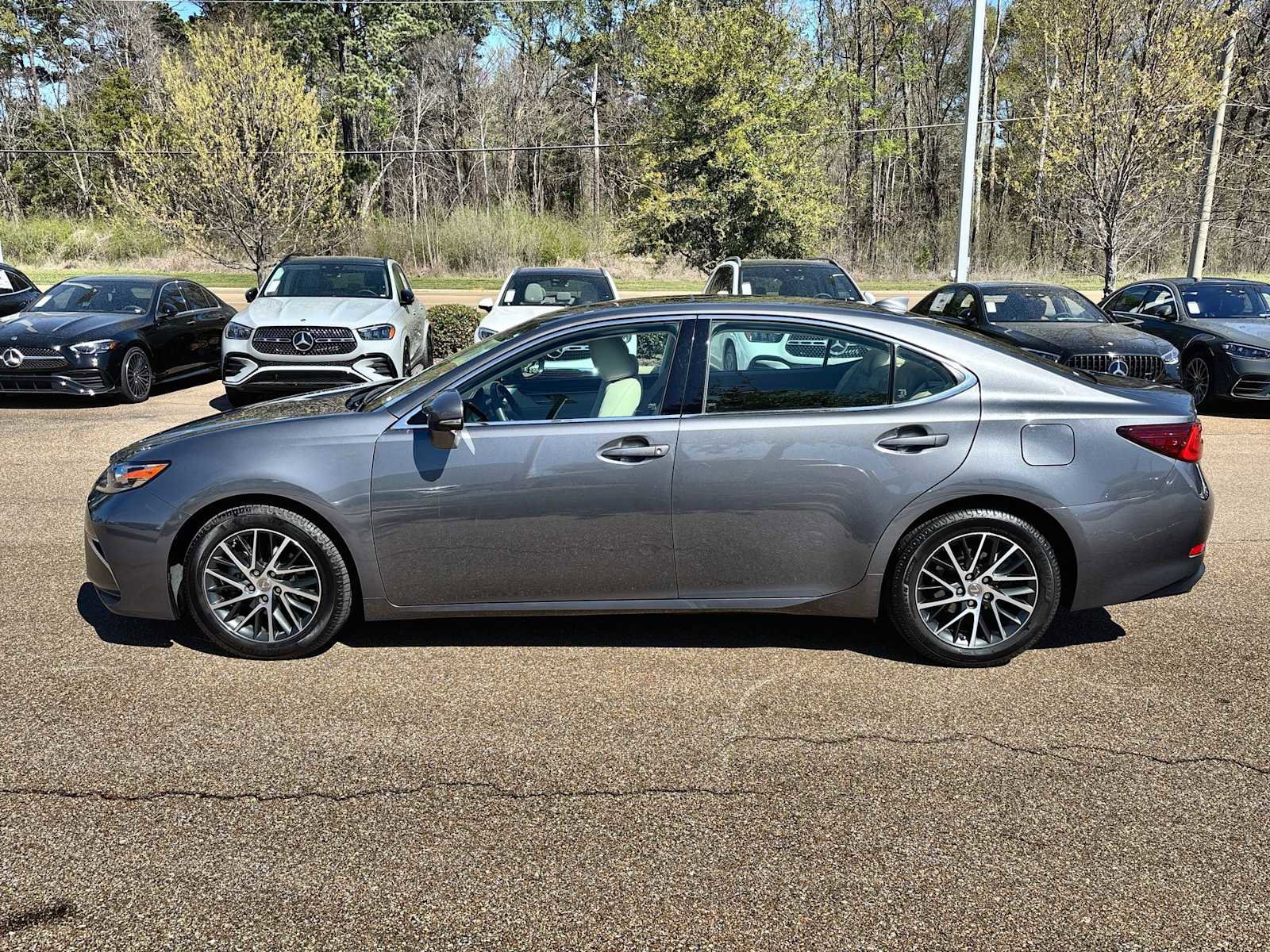Used 2018 Lexus ES 350 w/ Luxury Package w/Wood Trim image 4