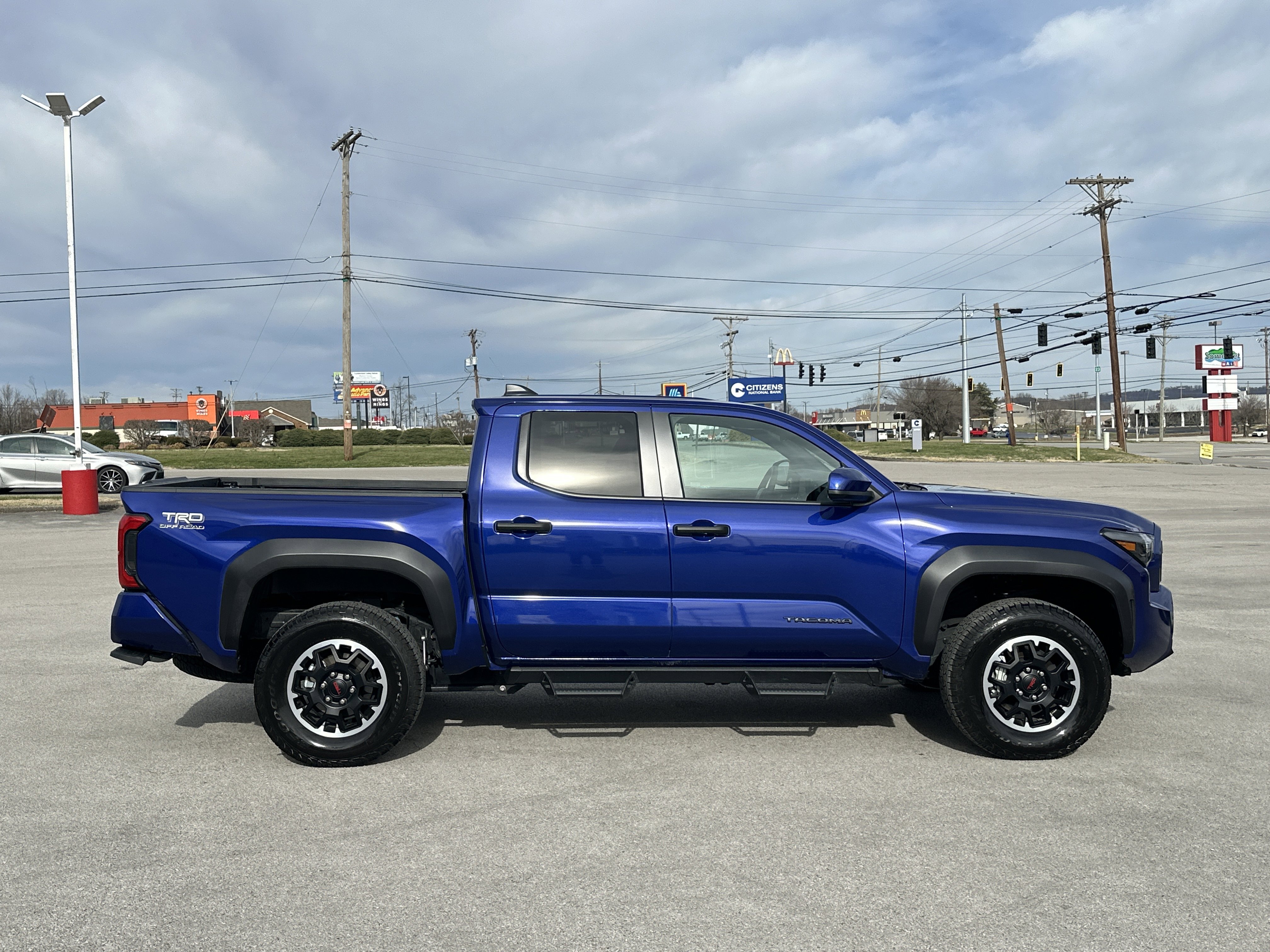Certified 2025 Toyota Tacoma TRD Off-Road image 4