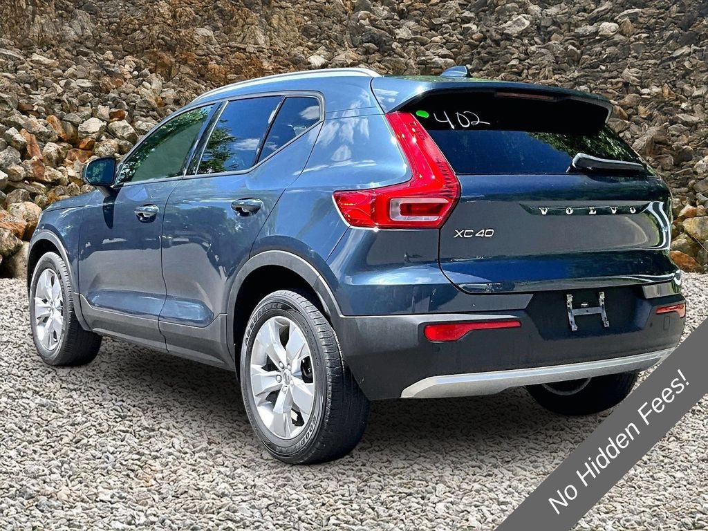 Used 2021 Volvo XC40 T4 Momentum FWD image 10