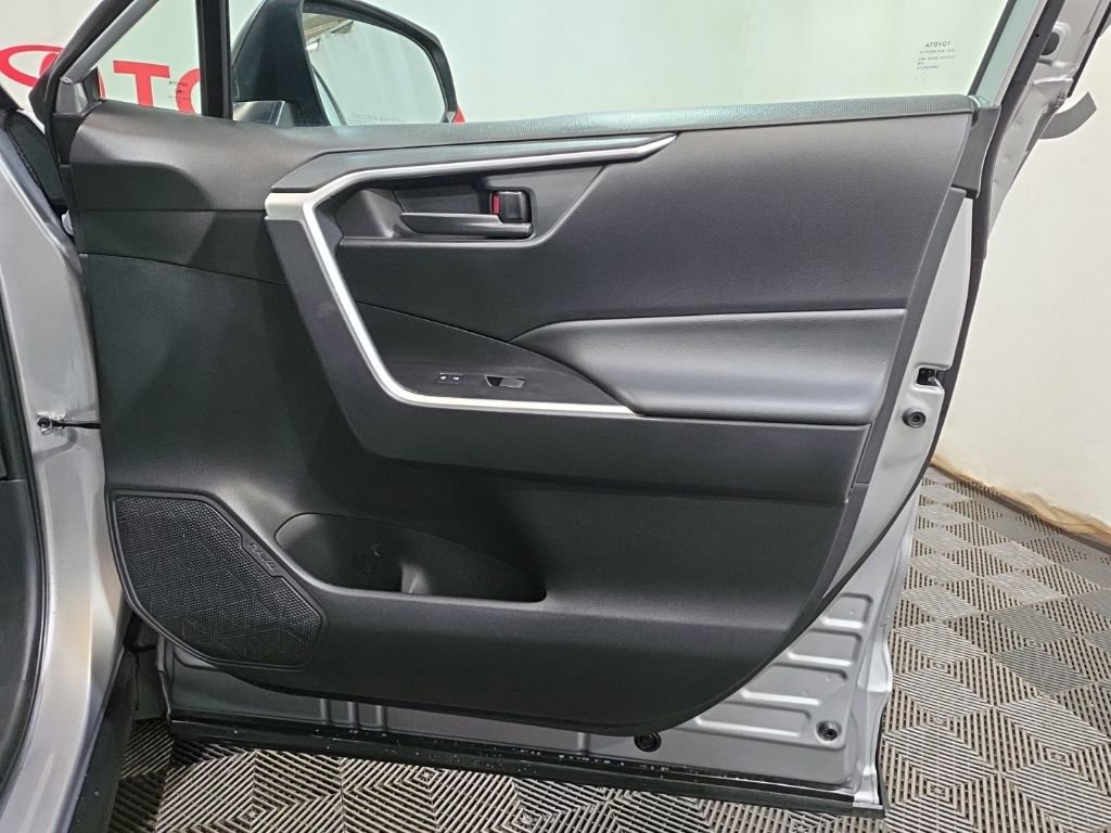 Used 2025 Toyota RAV4 LE image 10