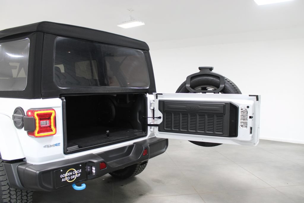 Used 2023 Jeep Wrangler Unlimited Sahara w/ Cold Weather Group AWD/4WD image 11