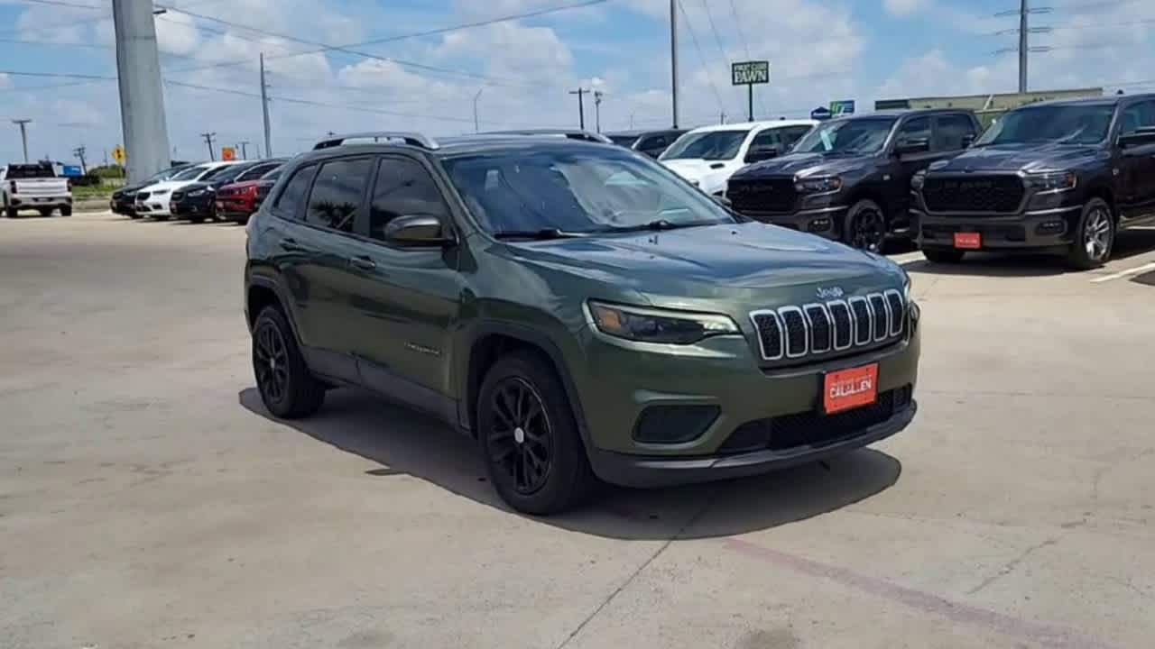 Used 2020 Jeep Cherokee Latitude FWD image 2