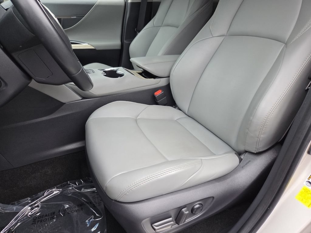 Used 2024 Toyota Venza XLE AWD/4WD image 29