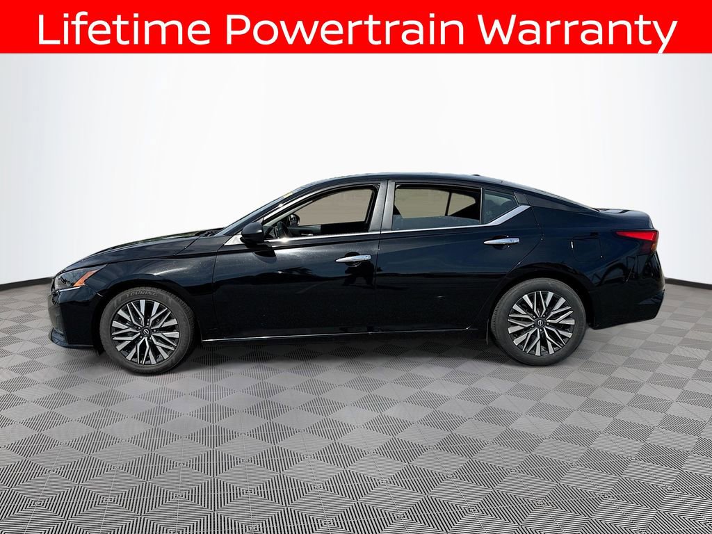 Used 2024 Nissan Altima 2.5 SV FWD image 8