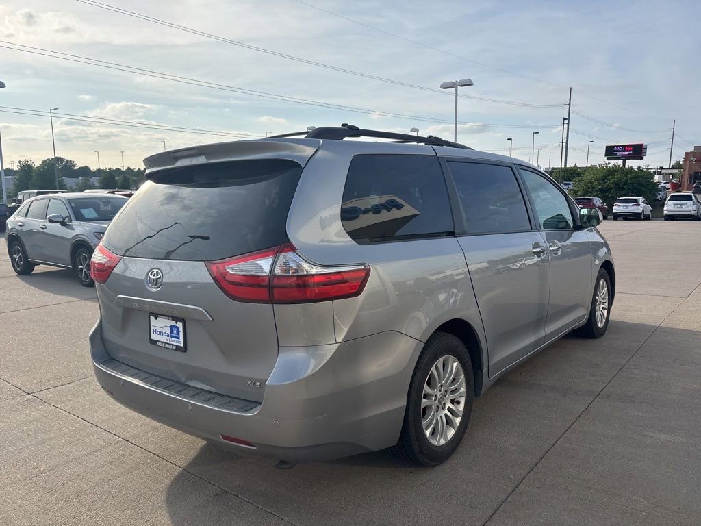 Used 2015 Toyota Sienna XLE Premium FWD image 5