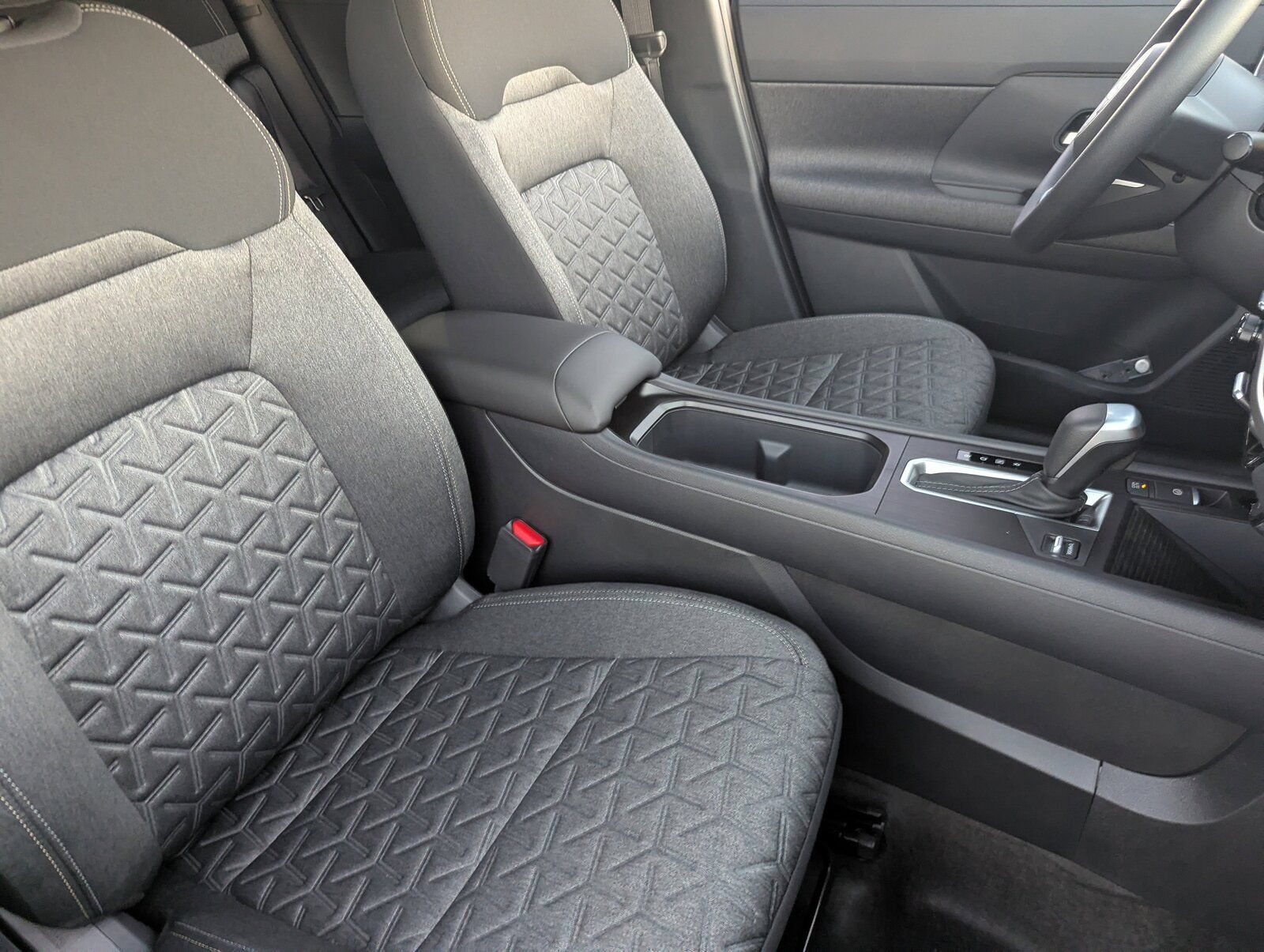 New 2026 Nissan Kicks SV w/ SV Premium Package FWD image 32