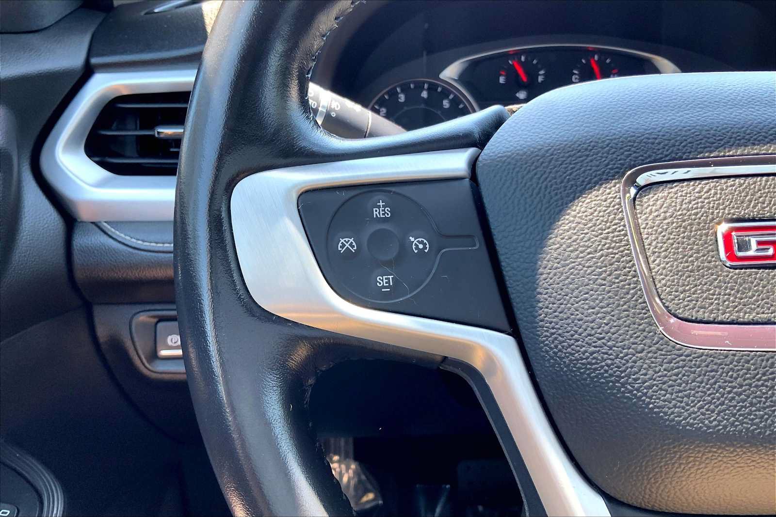 Used 2020 GMC Acadia SLT AWD/4WD image 23