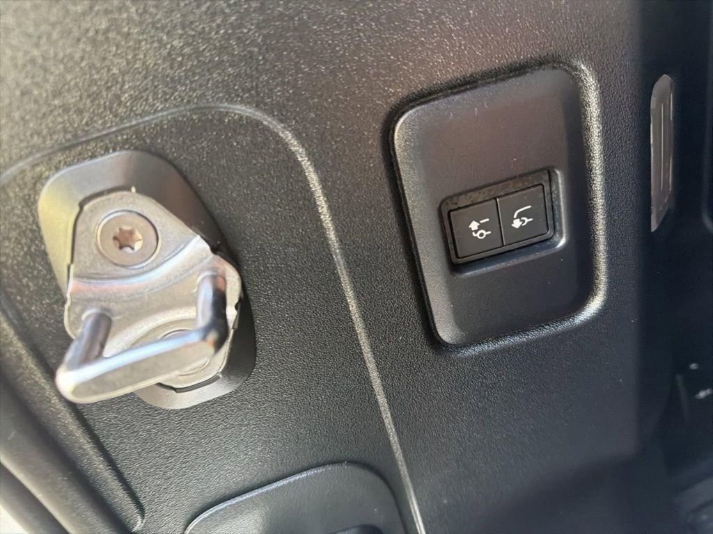 Used 2024 Land Rover Defender 110 S AWD/4WD image 7