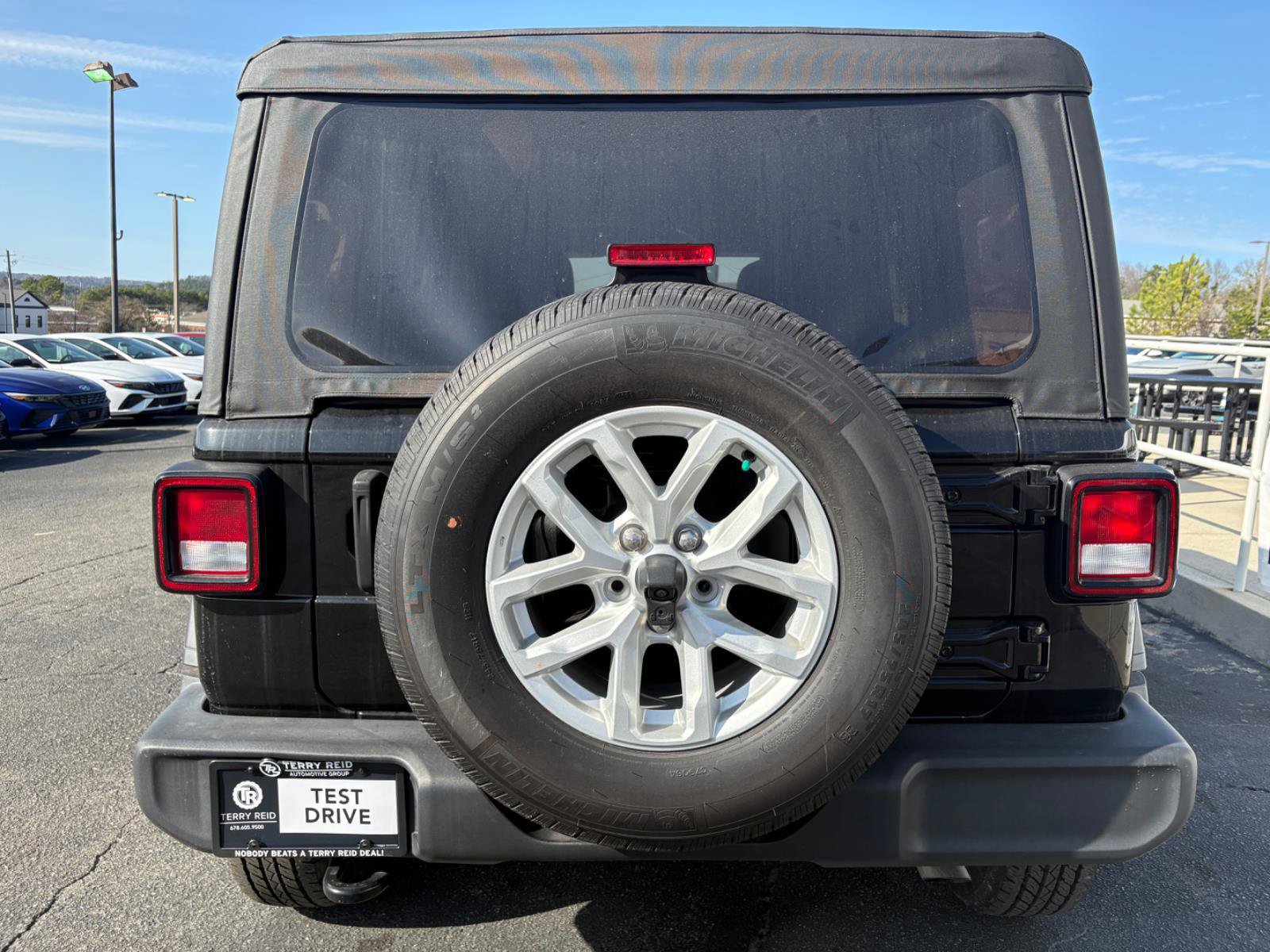 Used 2023 Jeep Wrangler Unlimited Sport AWD/4WD image 7