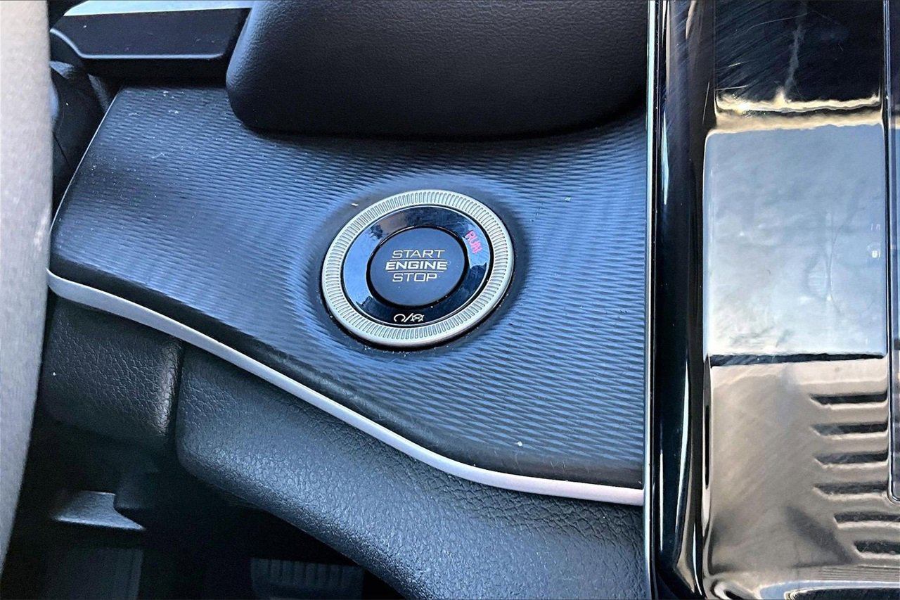 Used 2023 Jeep Grand Cherokee Laredo X image 27