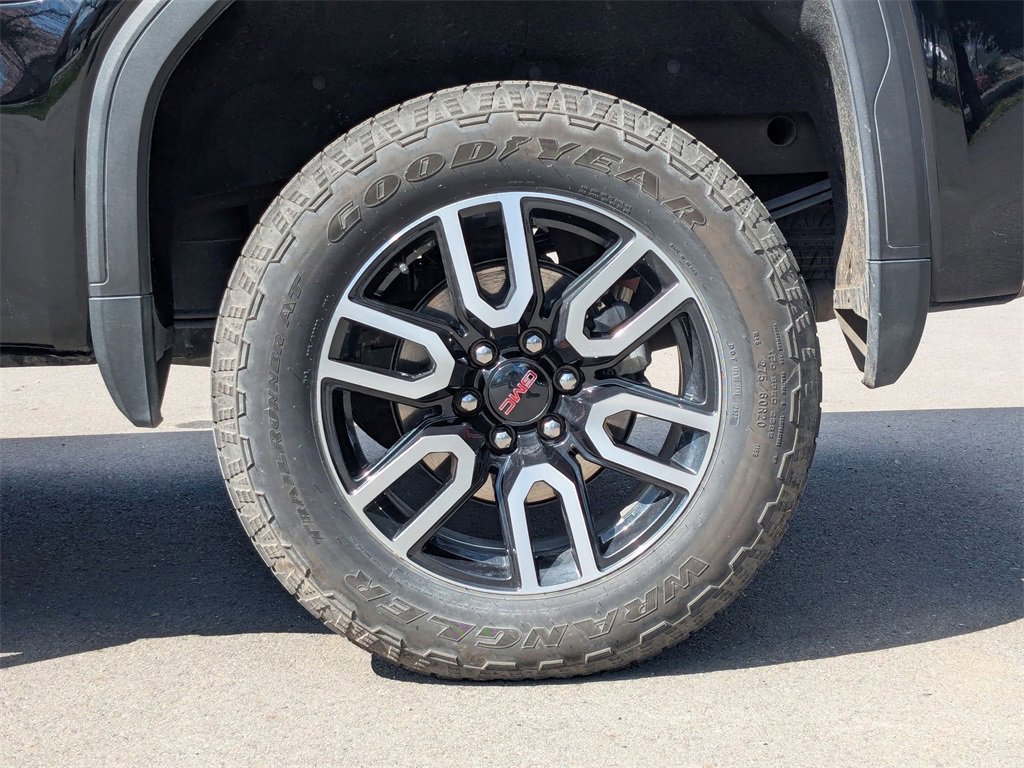 Used 2024 GMC Sierra 1500 AT4 w/ Technology Package image 30