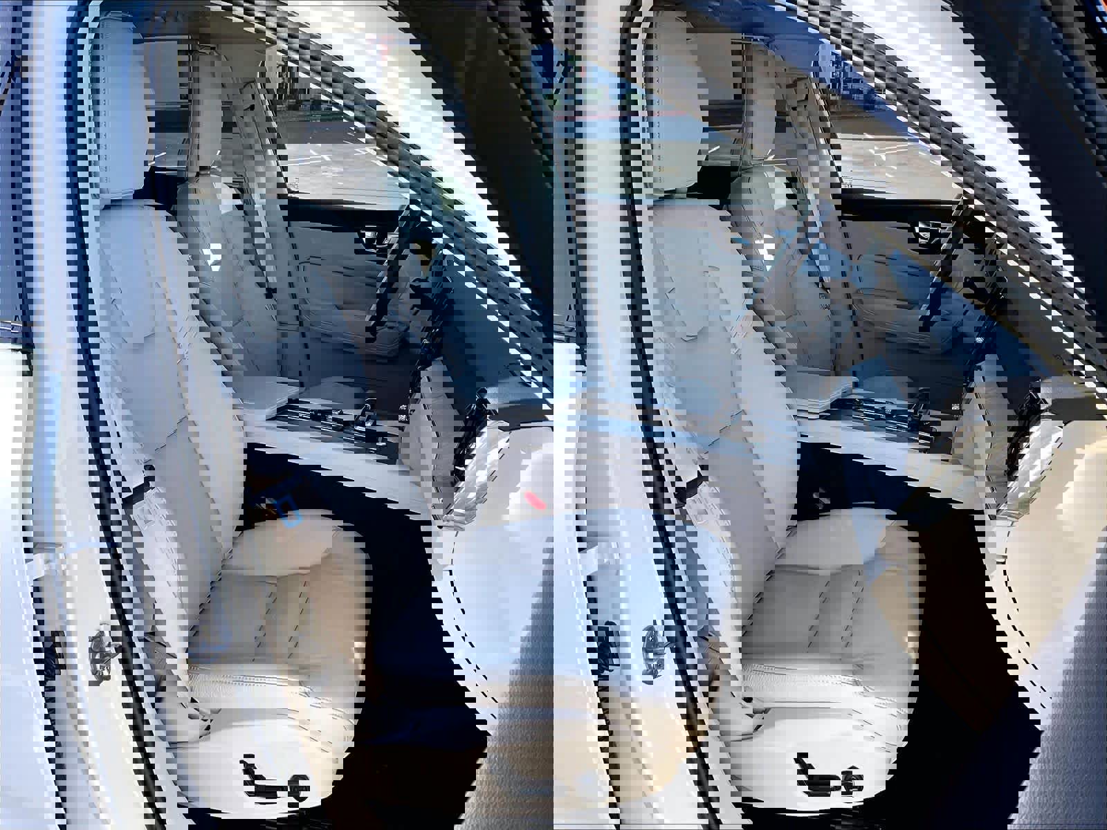 Used 2023 Volvo XC60 T8 Plus image 9