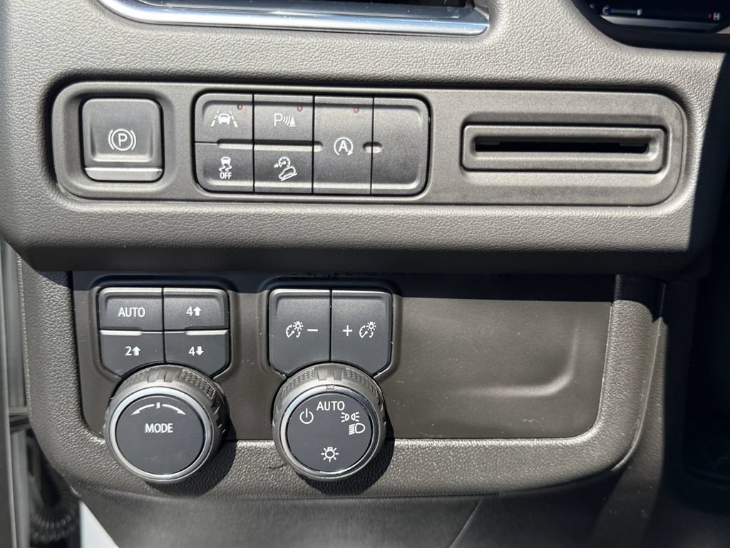 Used 2023 Chevrolet Tahoe Premier AWD/4WD image 21