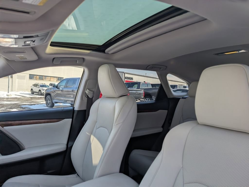 Used 2022 Lexus RX 350L Premium w/ Premium Package image 23