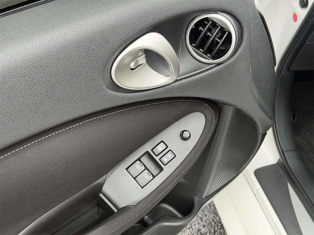 Used 2014 Nissan 370Z Coupe image 17