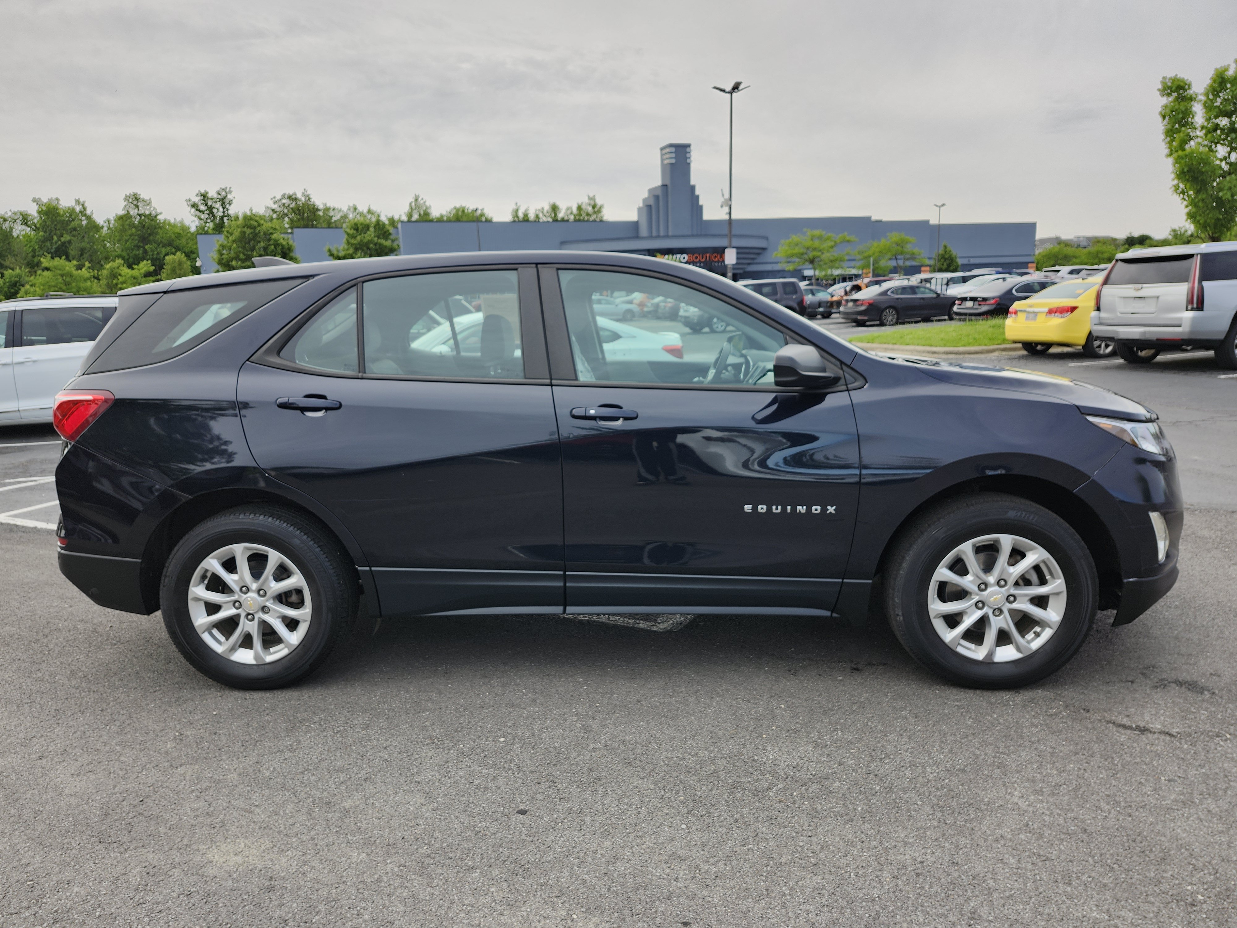 Used 2020 Chevrolet Equinox LS AWD/4WD image 17
