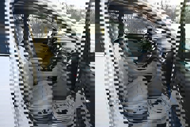 Used 2021 GMC Acadia SLT w/ Technology Package image 18