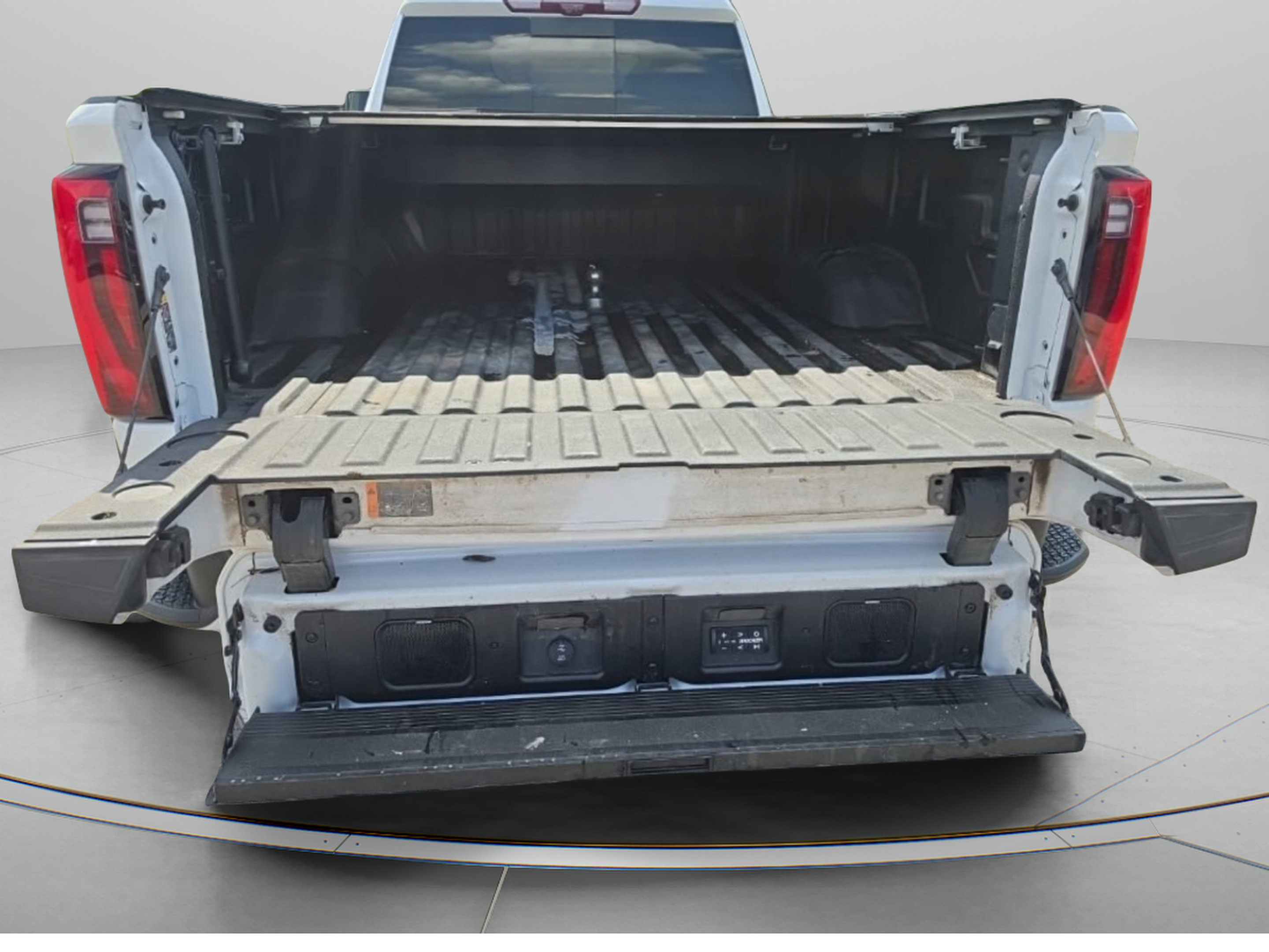 Used 2024 GMC Sierra 3500 Denali Ultimate AWD/4WD image 8