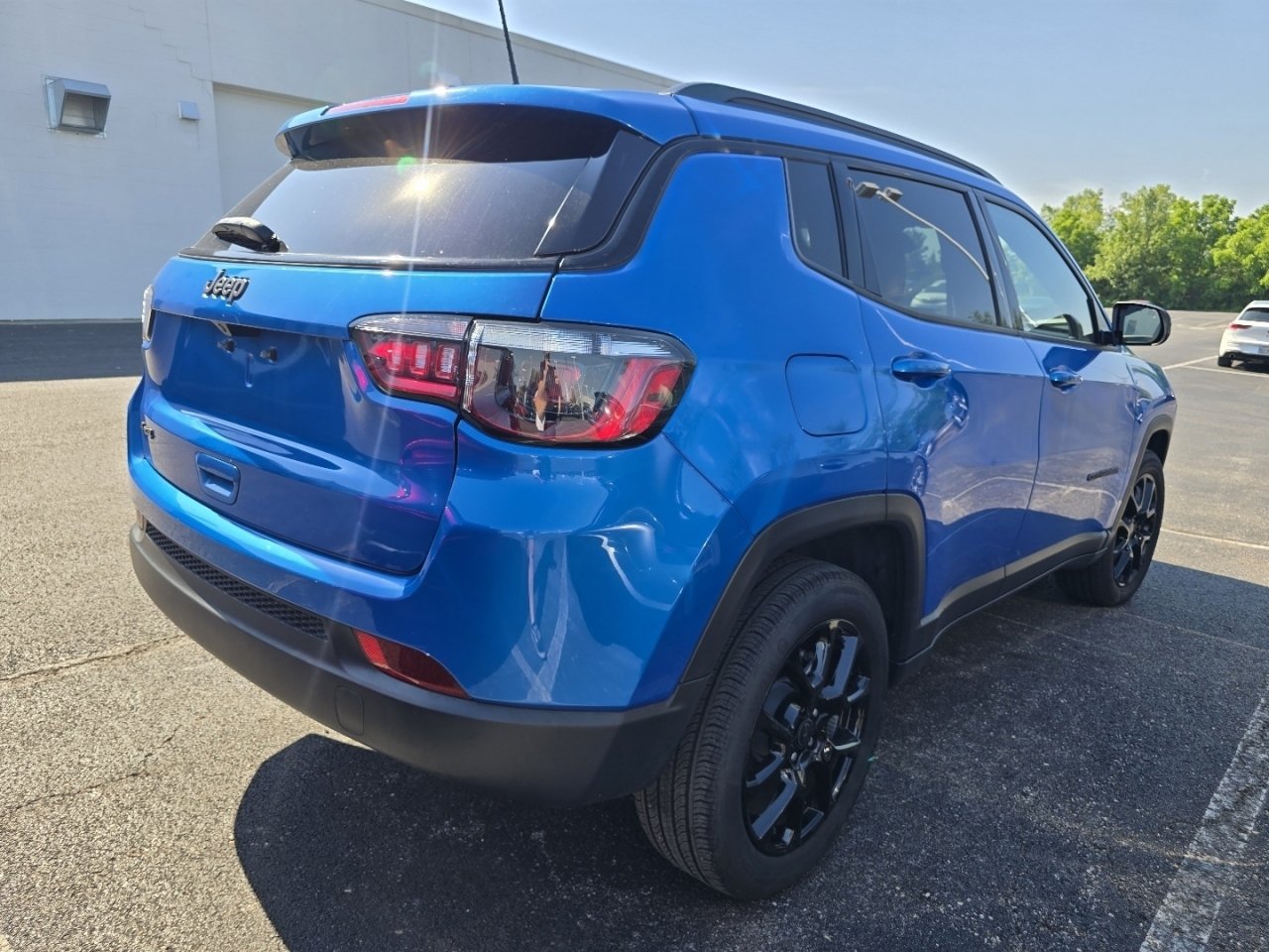 Used 2025 Jeep Compass Latitude w/ Altitude Special Edition AWD/4WD image 7