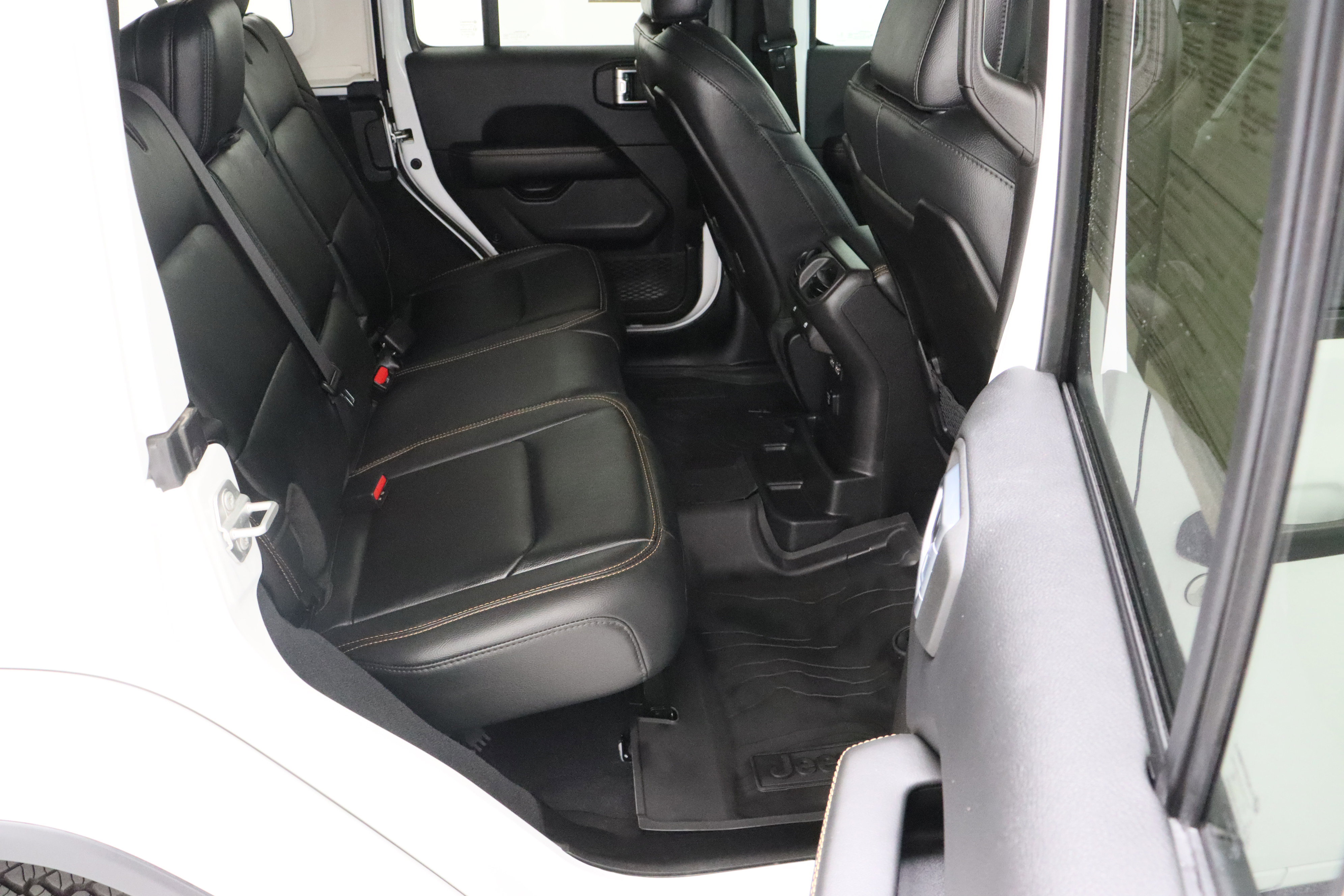 Used 2025 Jeep Wrangler Unlimited Sahara w/ Safety Group image 36