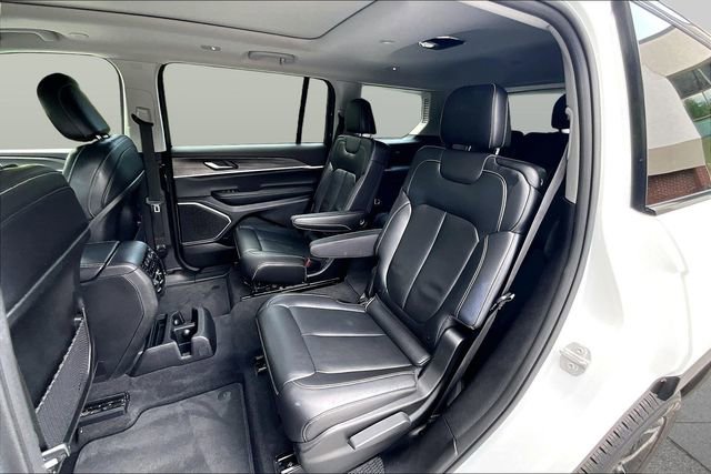 Used 2022 Jeep Grand Cherokee L Limited w/ Black Appearance Package AWD/4WD image 25