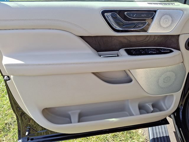 Used 2019 Lincoln Navigator Reserve AWD/4WD image 10