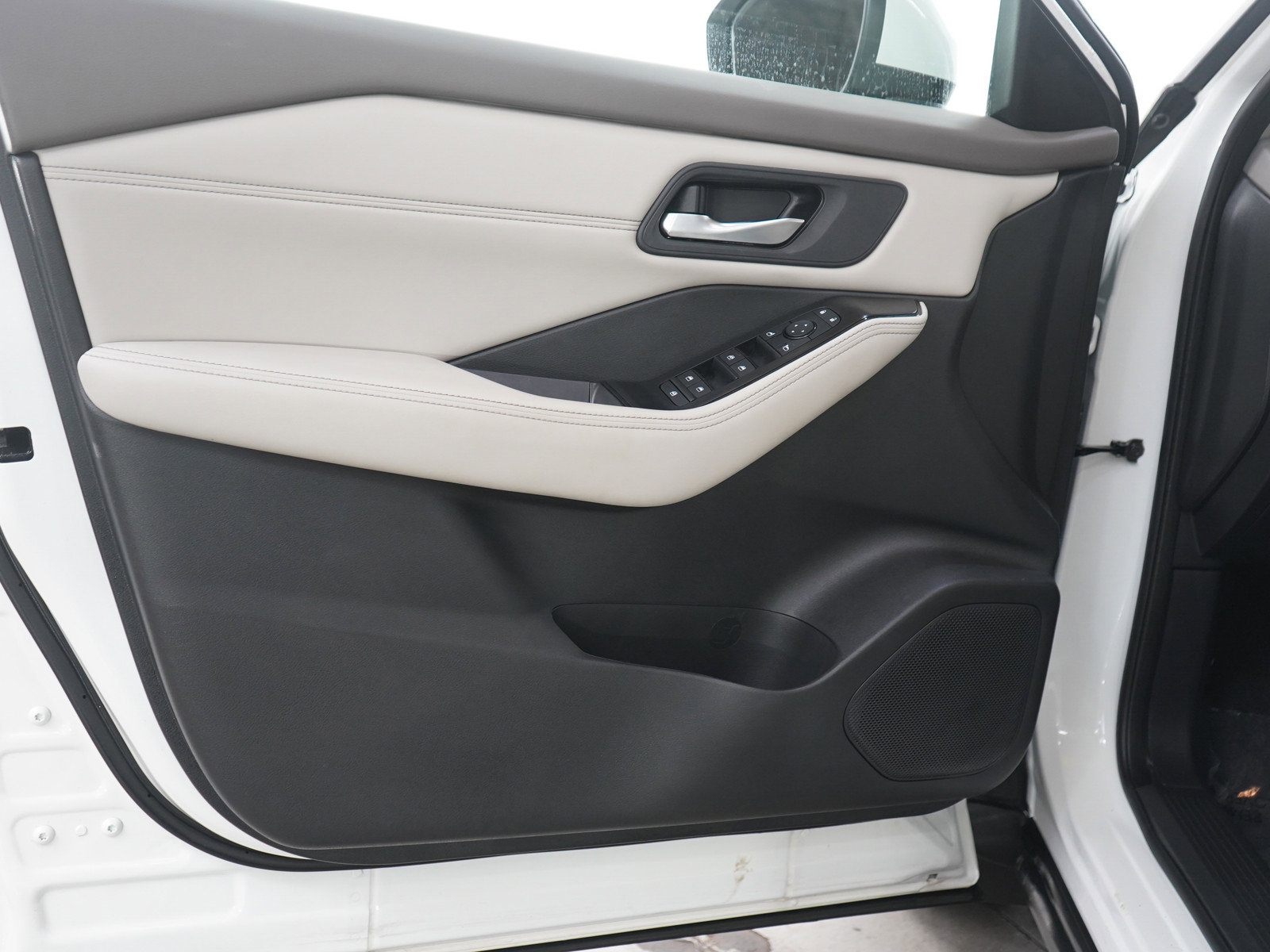Used 2023 Nissan Rogue SV w/ SV Premium Package AWD/4WD image 19