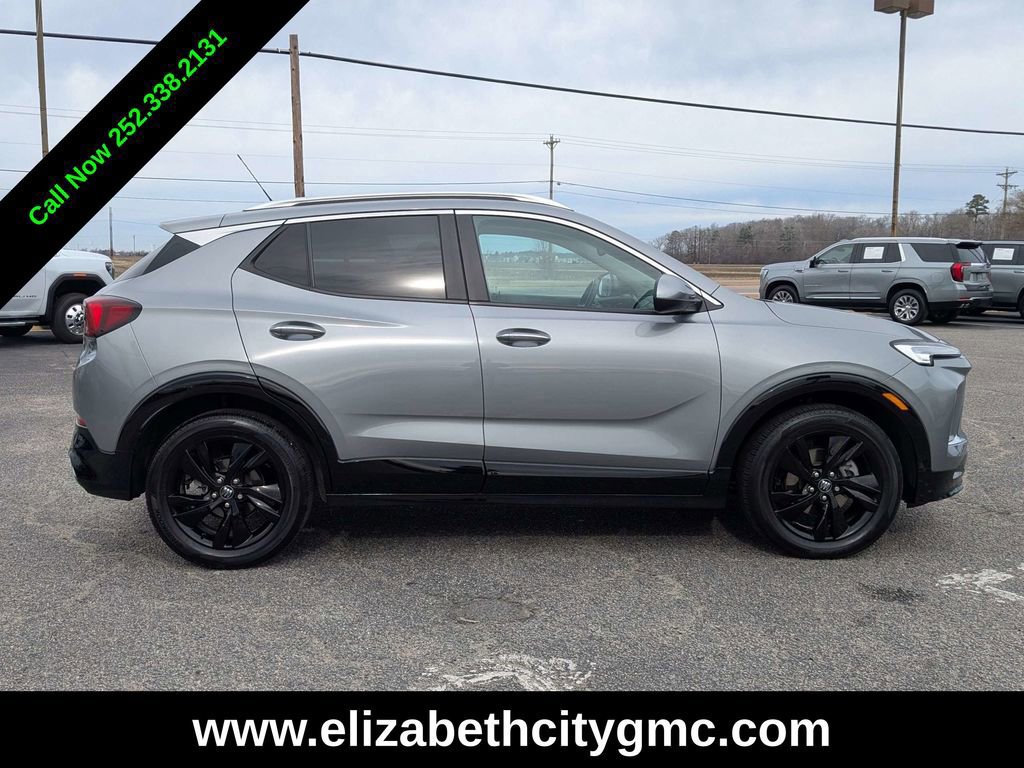 Used 2024 Buick Encore GX Sport Touring image 2