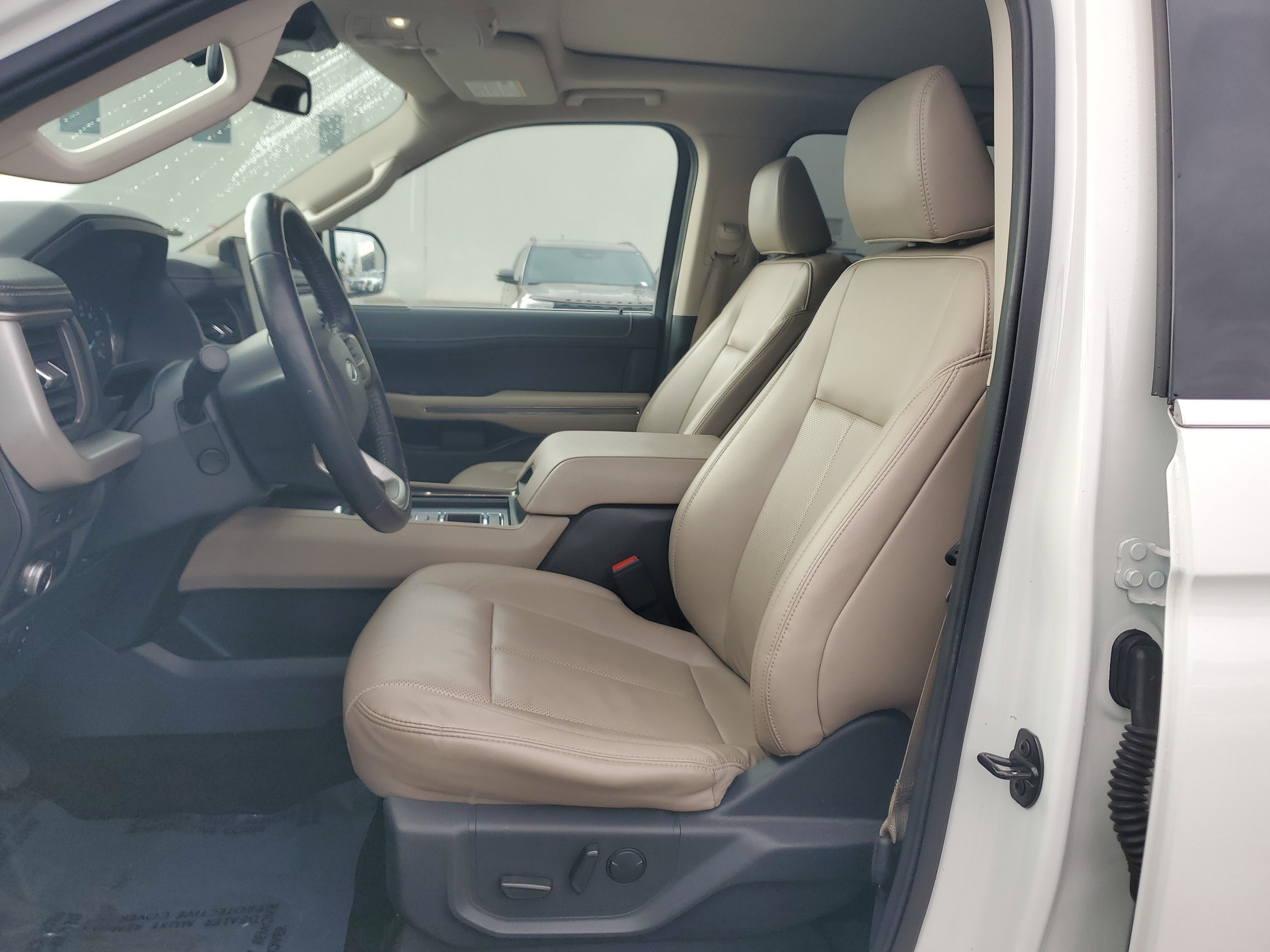 Used 2022 Ford Expedition XLT image 11