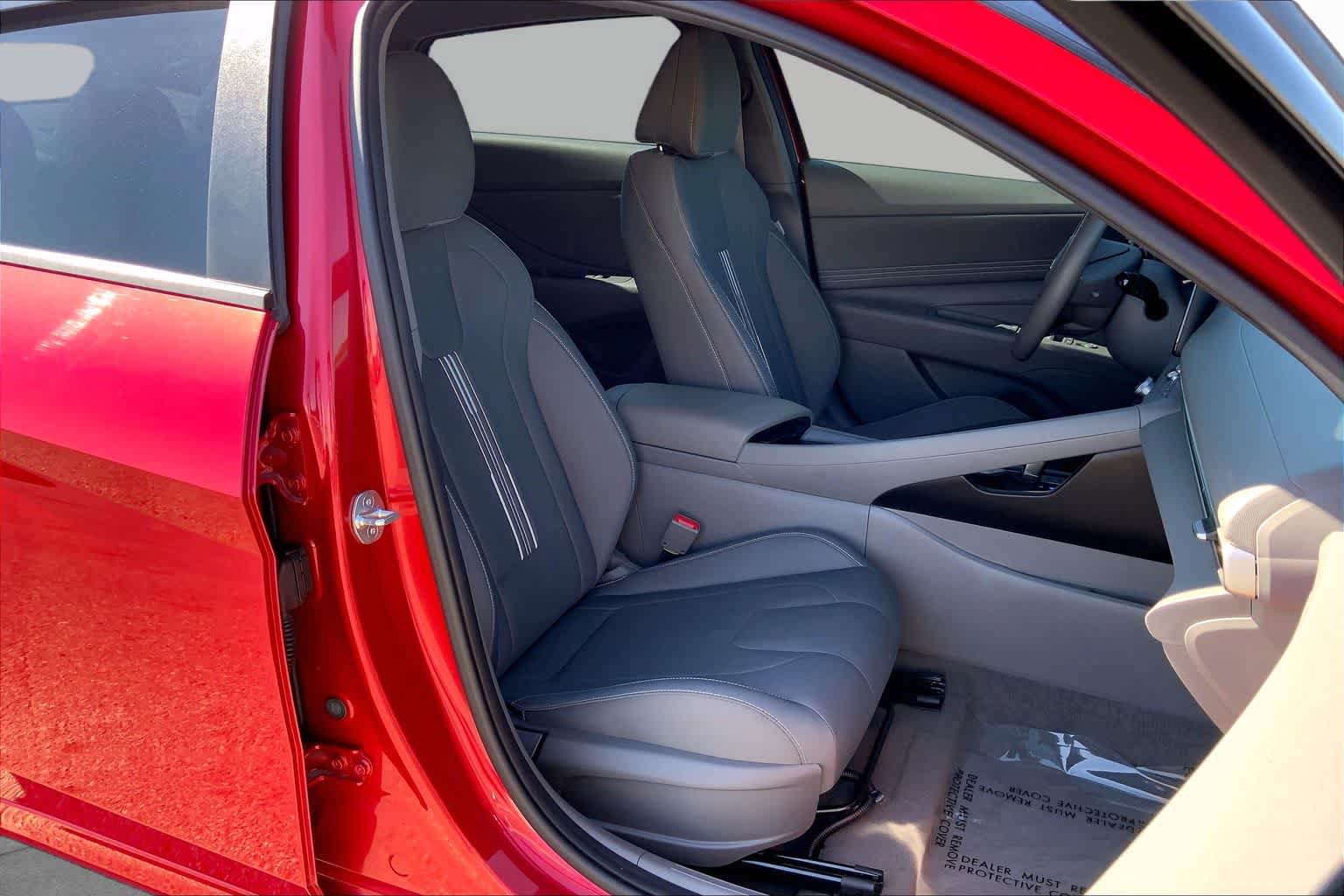 Used 2023 Hyundai Elantra SEL w/ Convenience Package FWD image 9