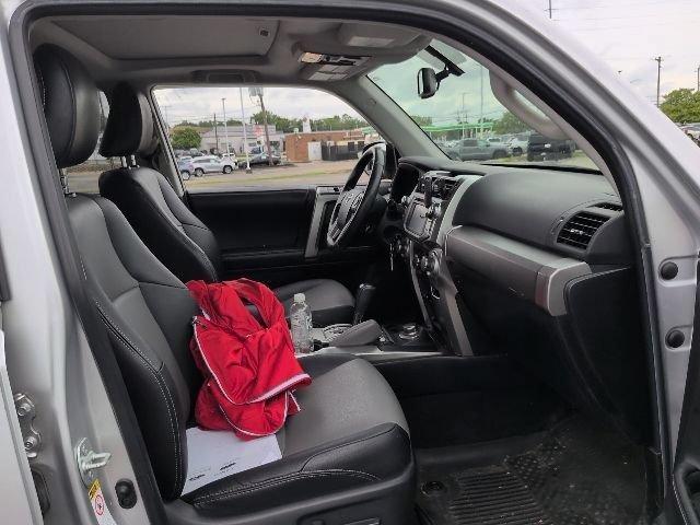 Used 2017 Toyota 4Runner SR5 Premium AWD/4WD image 3