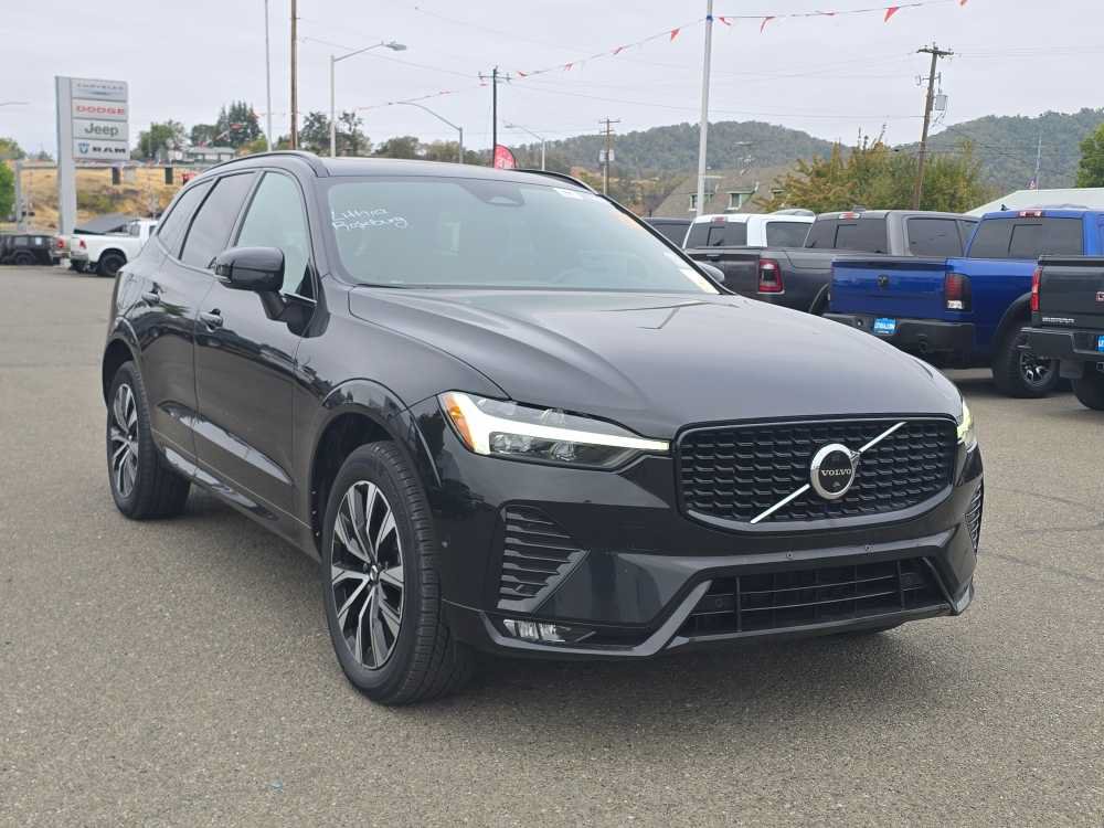 Used 2023 Volvo XC60 B5 Plus AWD/4WD image 4
