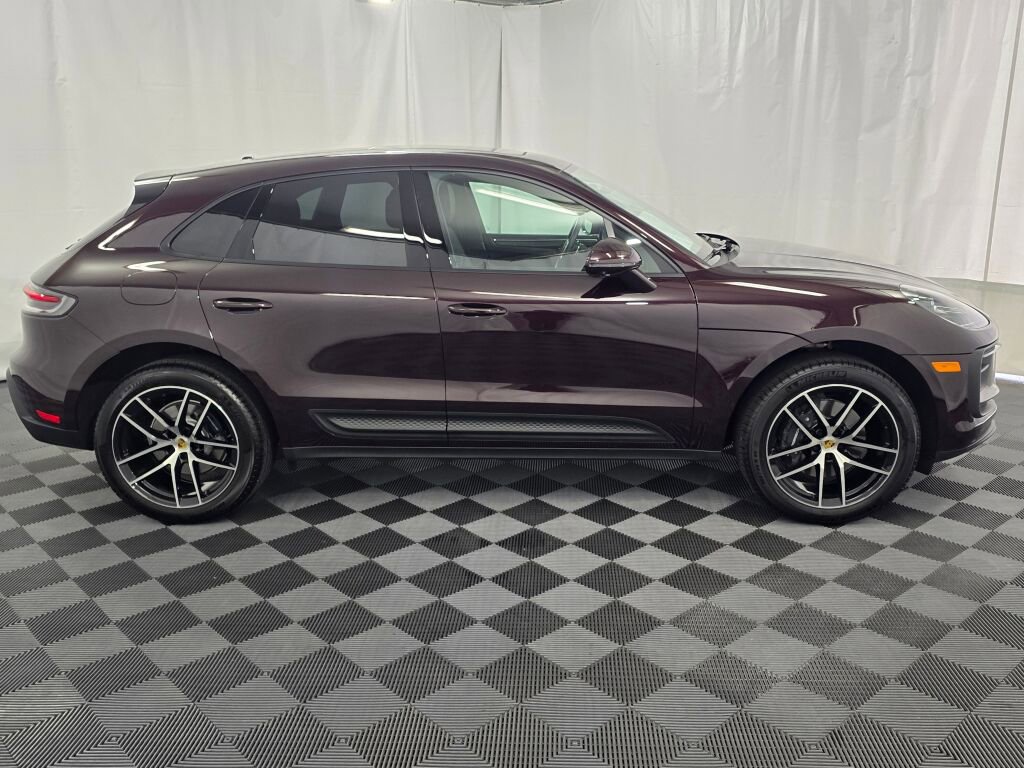 Certified 2025 Porsche Macan image 8