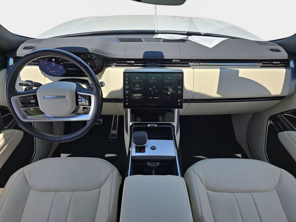 Certified 2025 Land Rover Range Rover SE AWD/4WD image 9