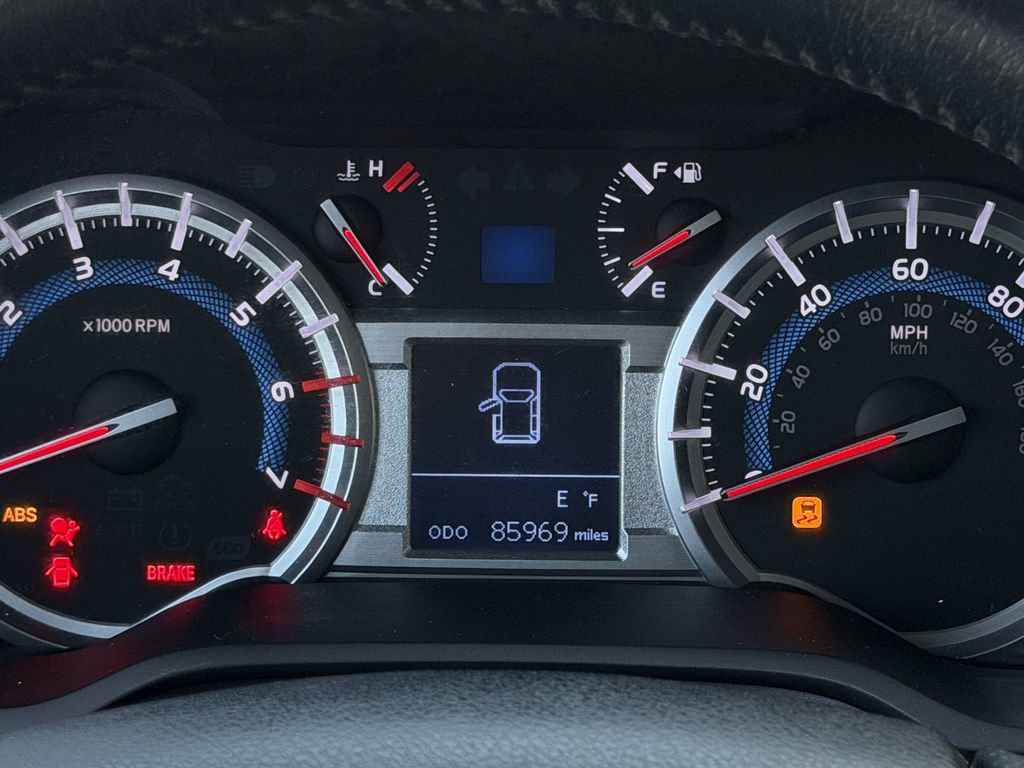 Used 2015 Toyota 4Runner SR5 AWD/4WD image 16